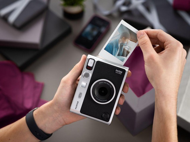 Instax mini Evo Limited Edition: Biểu tượng nghệ thuật và công nghệ trong nhiếp ảnh hiện đại - Ảnh 4.