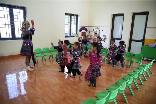 Mỗi mùa xuân mới, lại có thêm hàng trăm ước mơ nhỏ được thắp sáng: Từ những chiếc áo ấm, từ lớp học khang trang - Ảnh 7.