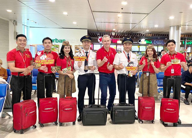 Đón xuân tài lộc ngày Mùng 1 Tết Ất Tỵ tại khắp các đầu sân bay cùng Vietjet - Ảnh 1.