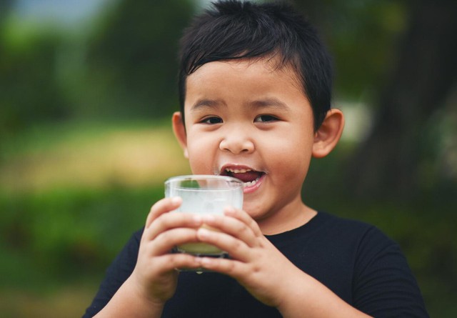 Làm thế nào để con tăng trưởng chiều cao, tăng cân khỏe mạnh?- Ảnh 1.