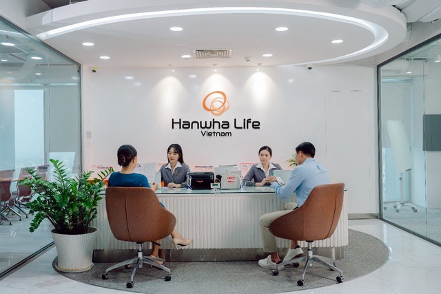 Hanwha Life thăng hạng trong top 500 Doanh nghiệp lớn nhất Việt Nam năm 2024 - Ảnh 1.