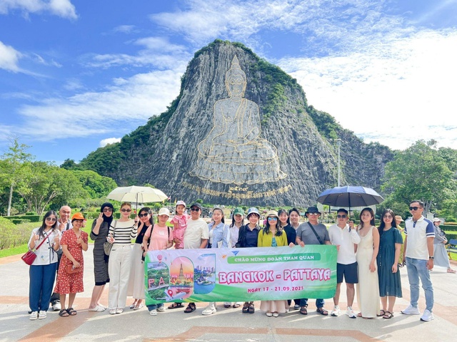 Mừng sinh nhật thứ 24 và nhận cú đúp giải thưởng - Đất Việt Tour mở đại tiệc tri ân- Ảnh 2.