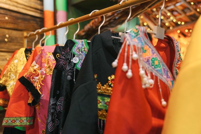 Nhà hàng chợ tình Sapa nằm ngay giữa phố như một biểu tượng của nét đẹp Tây Bắc - Ảnh 2.