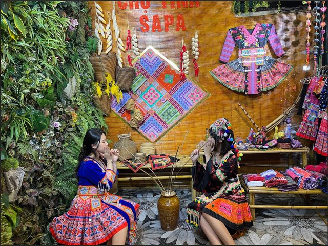 Nhà hàng chợ tình Sapa nằm ngay giữa phố như một biểu tượng của nét đẹp Tây Bắc - Ảnh 4.