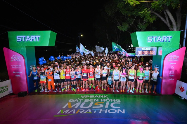 FE CREDIT lan tỏa thông điệp sống khỏe, sống tích cực tại đường chạy Đất Sen Hồng 2025- Ảnh 4.