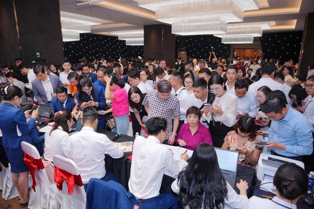 The Queen đông nghẹt khách ngày khớp căn, tạo sức nóng cho thị trường- Ảnh 1.