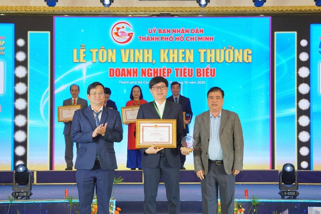 HPT được vinh danh “Doanh nghiệp tiêu biểu TP.HCM” 2025, sẵn sàng bứt phá cùng “A²” tại HPT D-DAY 2025- Ảnh 2.