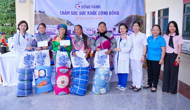 BVĐK Thu Cúc, AloBacsi – Daisy Media tiếp sức người dân Lào Cai sau bão lũ- Ảnh 4.