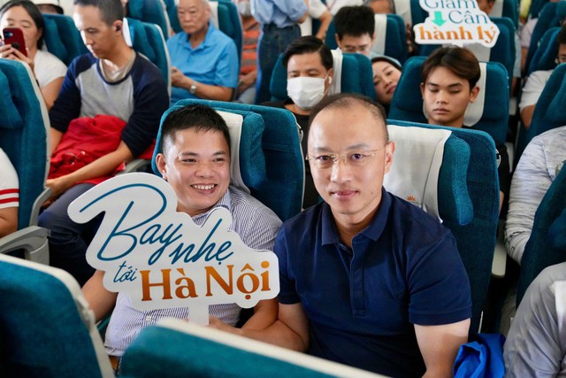 “Bay nhẹ tới Hà Nội”: Kết nối vẻ đẹp mùa thu Thủ đô với thông điệp xanh cùng Vietnam Airlines- Ảnh 1.