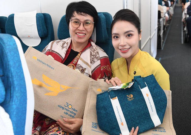“Bay nhẹ tới Hà Nội”: Kết nối vẻ đẹp mùa thu Thủ đô với thông điệp xanh cùng Vietnam Airlines- Ảnh 4.