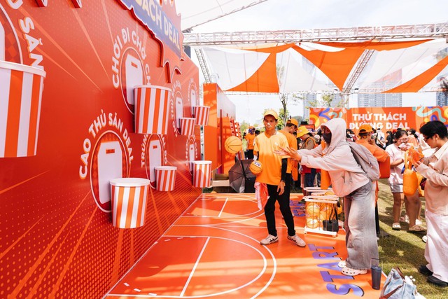 ShopeeFood Mega Fest biến C&ocirc;ng vi&ecirc;n S&aacute;ng tạo TP.HCM th&agrave;nh &ldquo;đại tiệc vạn năng&rdquo; - Ảnh 1.