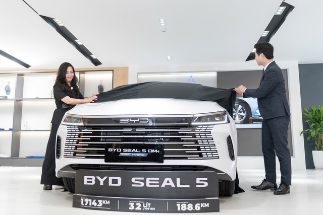 BYD HTA Hoàn Kiếm khai trương – BYD Seal 5 DM-i ra mắt, mở kỷ nguyên mới- Ảnh 1.