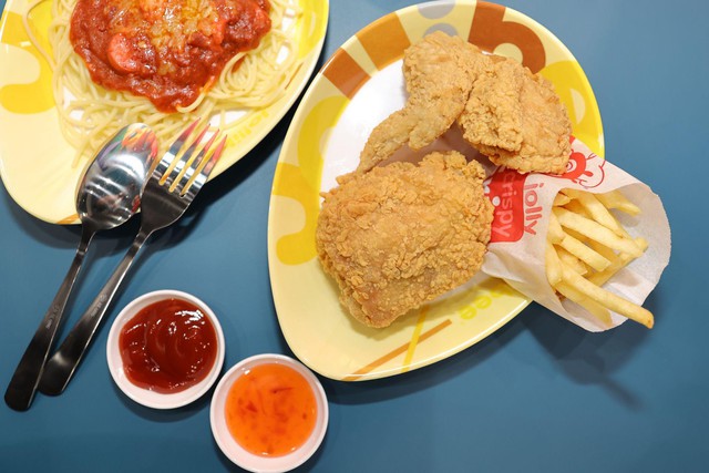 Mỹ Tâm và dàn sao hội ngộ tại The Jolly Day mừng cột mốc 20 năm của Jollibee Việt Nam- Ảnh 2.