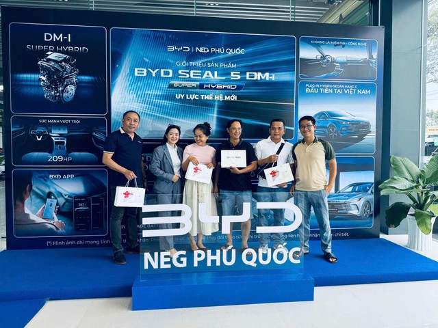 BYD NEG Phú Quốc mở bán BYD Seal 5, đã có khách hàng nhận xe ngay trong ngày đầu- Ảnh 1.