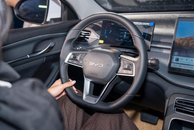 BYD NEG Phú Quốc mở bán BYD Seal 5, đã có khách hàng nhận xe ngay trong ngày đầu- Ảnh 2.