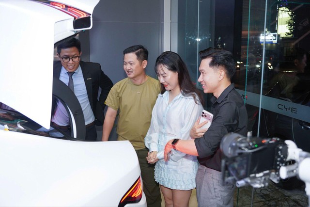 BYD NEG Phú Quốc mở bán BYD Seal 5, đã có khách hàng nhận xe ngay trong ngày đầu- Ảnh 3.