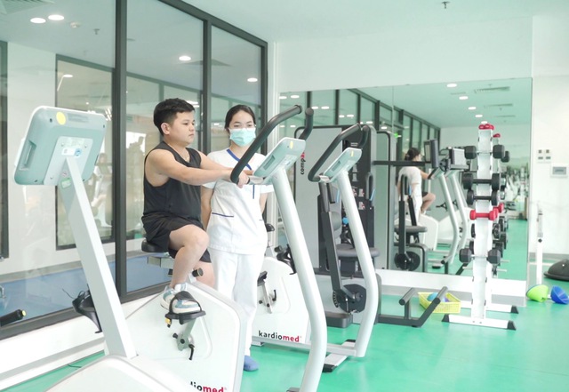 Người đàn ông bị “đóng băng cơ thể” dậy thì thành công ở tuổi 32 sau khi điều trị tại Vinmec- Ảnh 1.