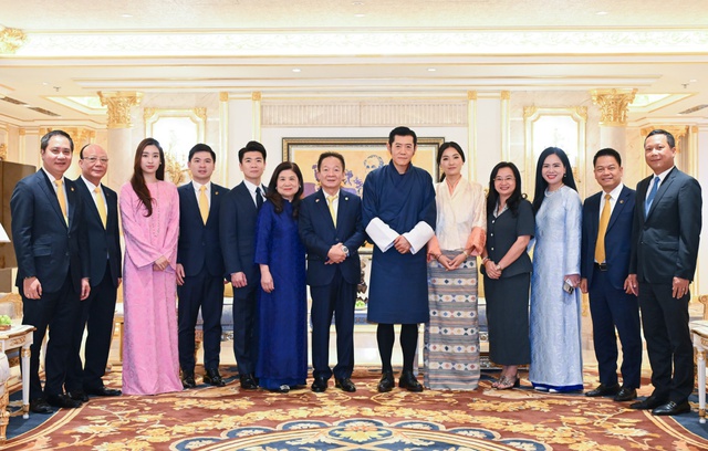 Bầu Hiển tài trợ  học bổng toàn phần cho 10 sinh viên Bhutan tại Đại học Y Hà Nội- Ảnh 2.