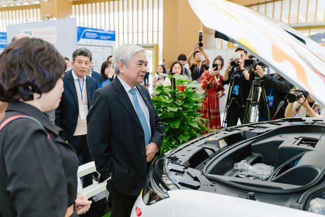 Có gì hấp dẫn tại gian hàng VinFast ở Tuần lễ Công nghiệp và Công nghệ Việt Nam 2025?- Ảnh 1.