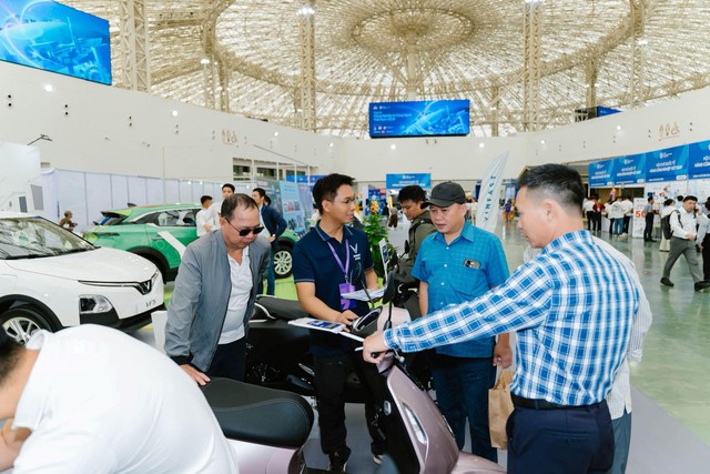 Có gì hấp dẫn tại gian hàng VinFast ở Tuần lễ Công nghiệp và Công nghệ Việt Nam 2025?- Ảnh 3.