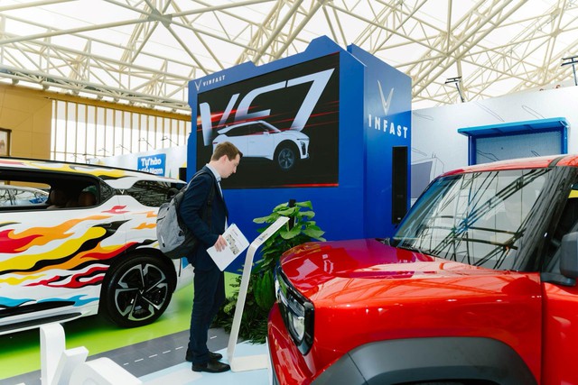 Có gì hấp dẫn tại gian hàng VinFast ở Tuần lễ Công nghiệp và Công nghệ Việt Nam 2025?- Ảnh 4.