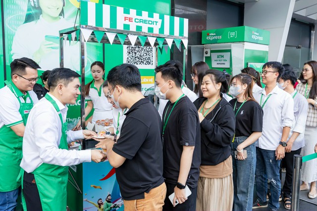 FE CREDIT 15 năm: Thành công từ con người và văn hóa doanh nghiệp- Ảnh 1.