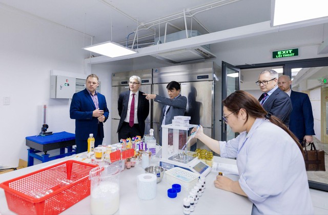 Bộ trưởng bộ tài chính bang Victoria ghé thăm Nutifood- Ảnh 1.