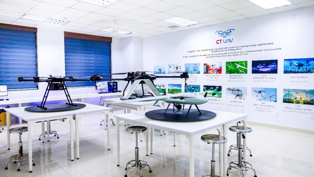 Bất ngờ BĐSCL có lab uav kết hợp robot nông nghiệp đúng ngày 20.11- Ảnh 1.