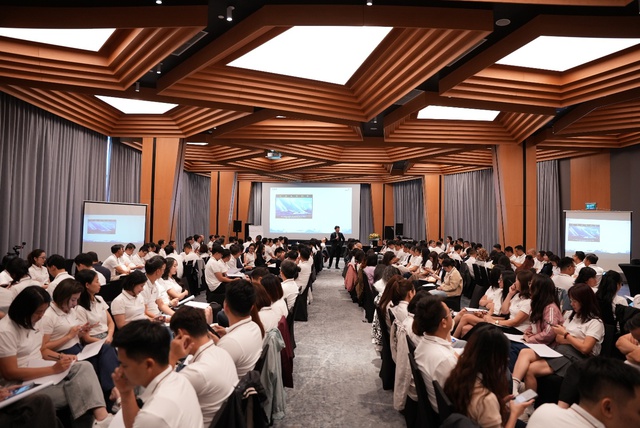 Văn Phú được vinh danh Top 100 nơi làm việc tốt nhất Việt Nam 2025- Ảnh 2.