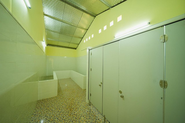 Từ doanh thu bán áo thun, UNIQLO tiếp tục xây thêm trường học tại Lào Cai, Cao Bằng- Ảnh 3.