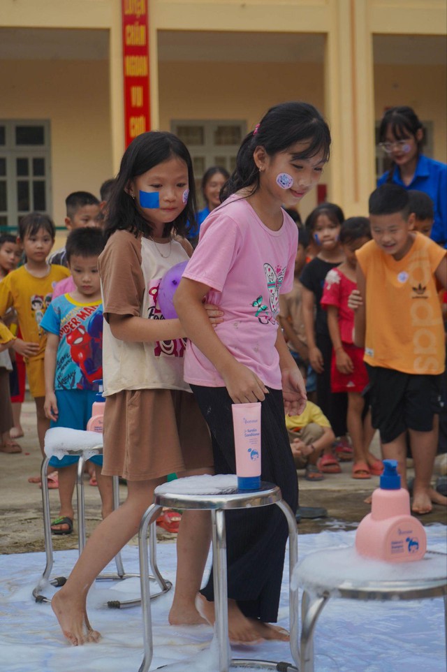 Hơi ấm Borome lan tỏa cùng bước chân tình nguyện của sinh viên Trường NEU- Ảnh 4.