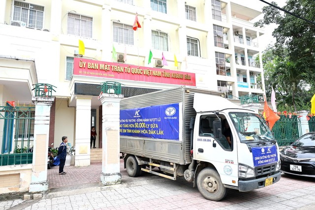 Nutricare mang đến hơn 50,000 ly sữa cho trẻ em vùng lũ Khánh Hòa và Đắk Lắk- Ảnh 1.