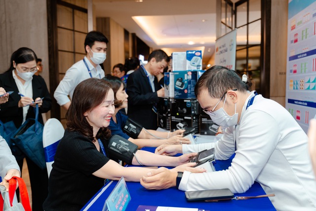 Long Châu và OMRON giới thiệu công nghệ tầm soát huyết áp hàng đầu Nhật Bản - Ảnh 2.