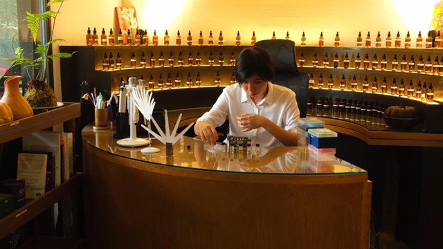 Nghệ sĩ mùi hương Rei Nguyễn cùng Vietnam Airlines đem hương sắc Việt nương theo gió trời- Ảnh 3.