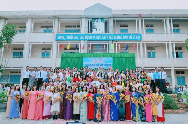 Cô giáo 137cm ở Lâm Đồng làm chuyên gia chiều cao- Ảnh 1.