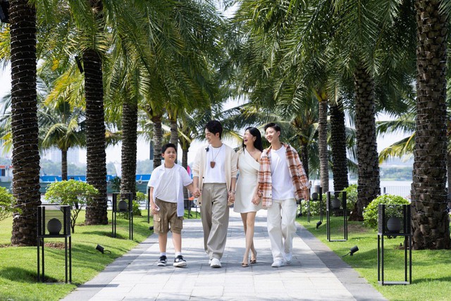 Vợ chồng Đăng Khôi tìm thấy “điểm dừng hạnh phúc” tại Izumi City - Ảnh 4.