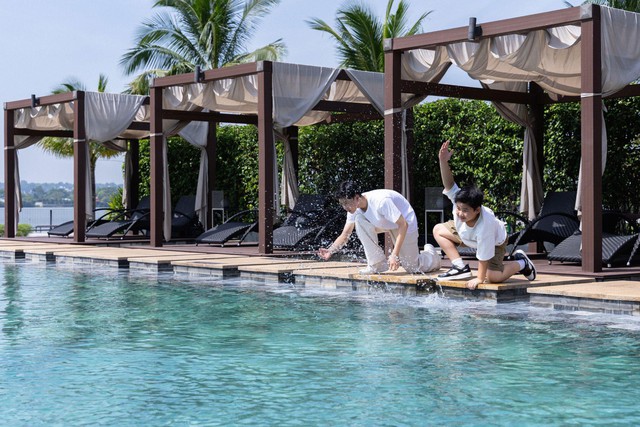 Vợ chồng Đăng Khôi tìm thấy “điểm dừng hạnh phúc” tại Izumi City - Ảnh 1.