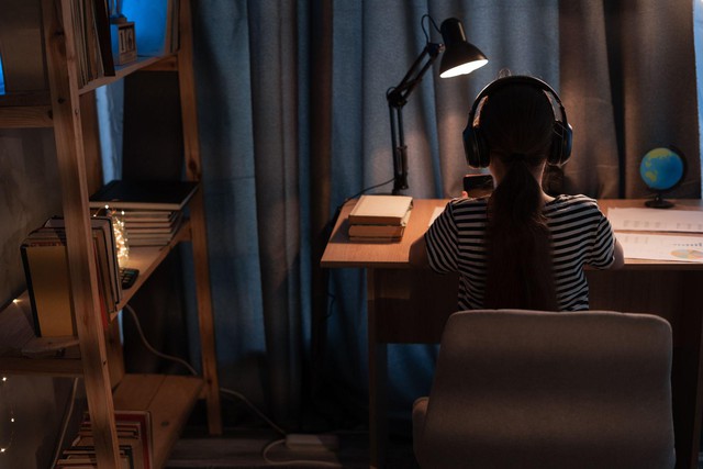 Đến hẹn lại lên: Mùa cuối năm và loạt tình huống khiến người trẻ xoay như chong chóng- Ảnh 1.