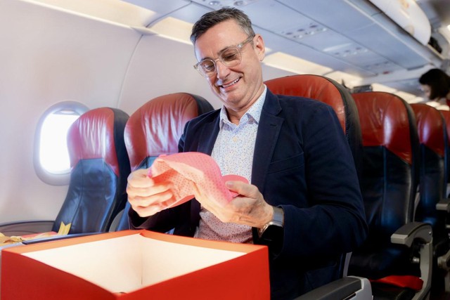 Ngập tràn quà tặng trên những chuyến bay Vietjet mùa lễ hội Giáng sinh 2025- Ảnh 9.