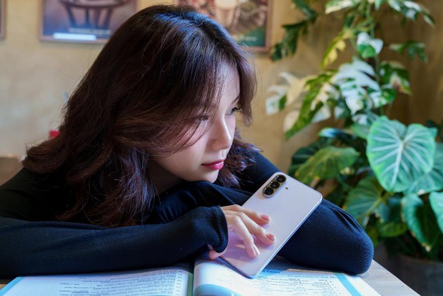 N&acirc;ng cấp smartphone cuối năm? Đ&acirc;y l&agrave; lựa chọn đ&aacute;ng tiền - Ảnh 6.