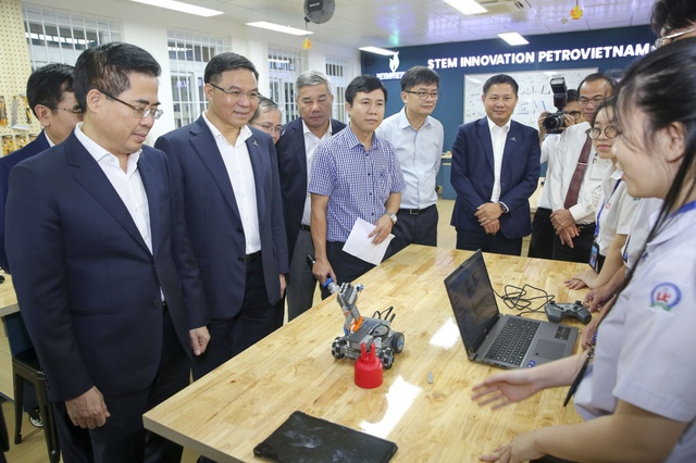 Phòng STEM Quảng Ngãi góp phần nuôi dưỡng tinh thần đổi mới sáng tạo cho học sinh- Ảnh 2.