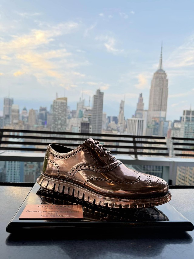 Cole Haan Việt Nam: Vinh dự nhận giải thưởng Retail Operation Excellence - Ảnh 1.