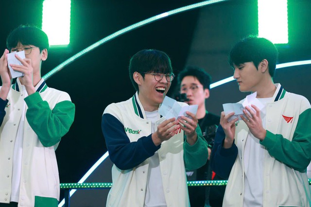 Giây phút bùng nổ khi Faker chào fan bằng tiếng Việt - Ảnh 2.