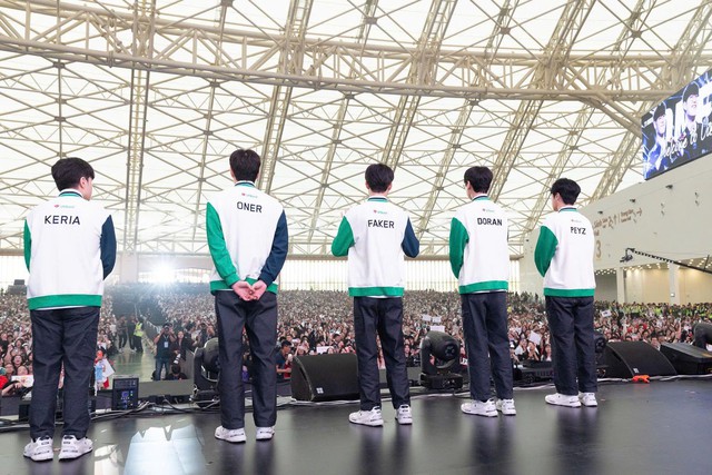 Giây phút bùng nổ khi Faker chào fan bằng tiếng Việt - Ảnh 4.