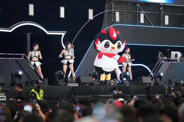 Giây phút bùng nổ khi Faker chào fan bằng tiếng Việt - Ảnh 7.