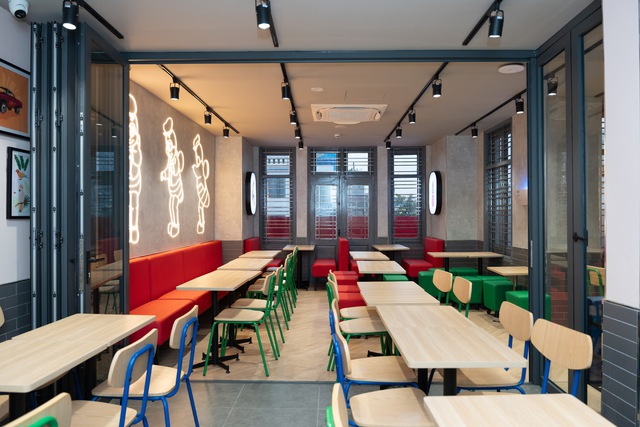 Jollibee Việt Nam khai trương đồng loạt 15 cửa hàng trong tháng 12, cán mốc 245 cửa hàng toàn quốc - Ảnh 2.