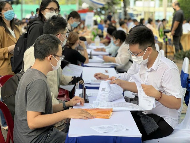 Thị trường lao động quốc tế “khát” nhân lực tay nghề cao: Lối đi nào cho cử nhân Việt?- Ảnh 1.