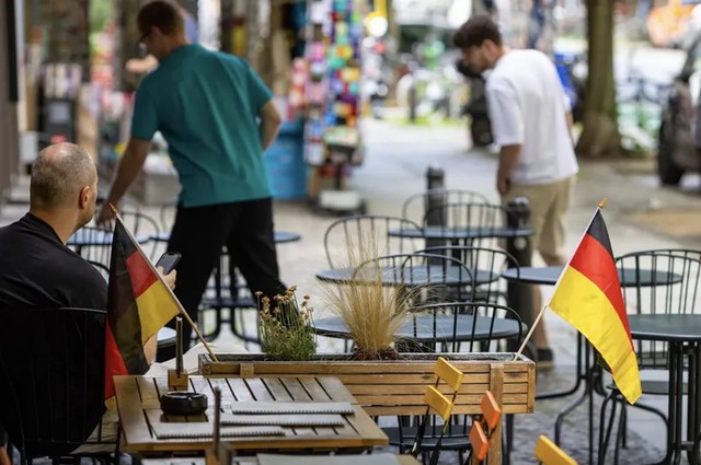 Thị trường lao động quốc tế “khát” nhân lực tay nghề cao: Lối đi nào cho cử nhân Việt?- Ảnh 2.