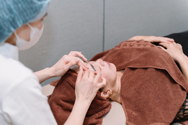 L&agrave;m đẹp tiện &iacute;ch l&ecirc;n ng&ocirc;i dịp cuối năm: giới trẻ chọn &ldquo;đẹp nhanh &ndash; đẹp gần&rdquo; để kịp m&ugrave;a lễ hội- Ảnh 1.