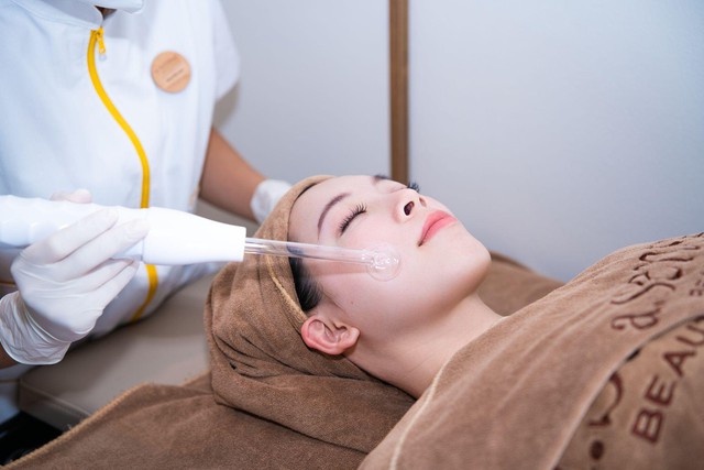 L&agrave;m đẹp tiện &iacute;ch l&ecirc;n ng&ocirc;i dịp cuối năm: giới trẻ chọn &ldquo;đẹp nhanh &ndash; đẹp gần&rdquo; để kịp m&ugrave;a lễ hội- Ảnh 2.